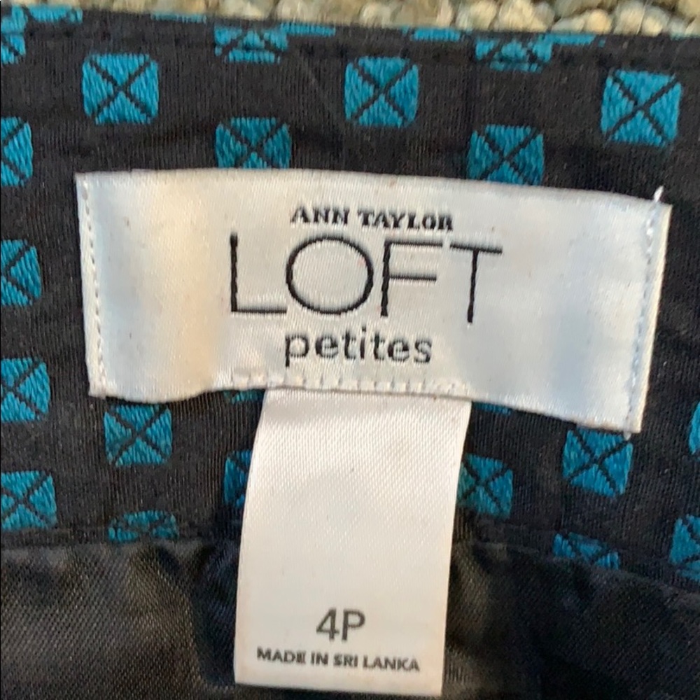 Loft by Ann Taylor skirt. Size 4P - Picture 3 of 3
